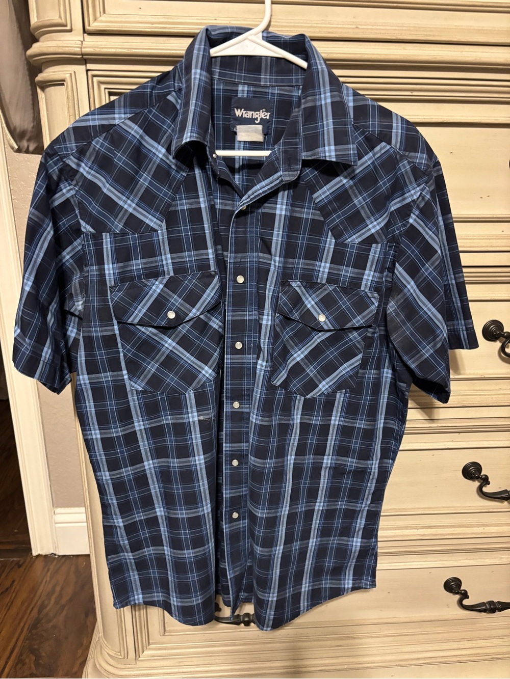 Wrangler Men’s Navy and Light Blue Plaid Short-Sleeve Button-Down Shirt